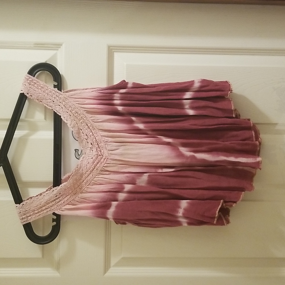 💥3 for $10💥 Forever 21 Pink Tie Dye Style Flowy Crop Top with Crochet V-Neck
